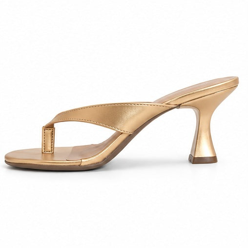Mule Betty Slim dourado light vista de lado, salto taça de 6,5 cm
